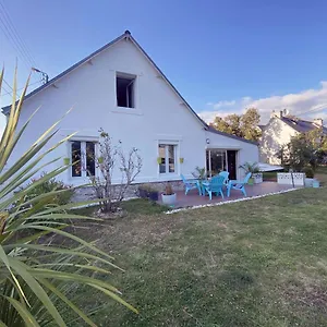  Hébergement de vacances Maison Chaleureuse Avec Grand Jardin, 5 Minutes à Pied De La Plage Des Sables Blancs